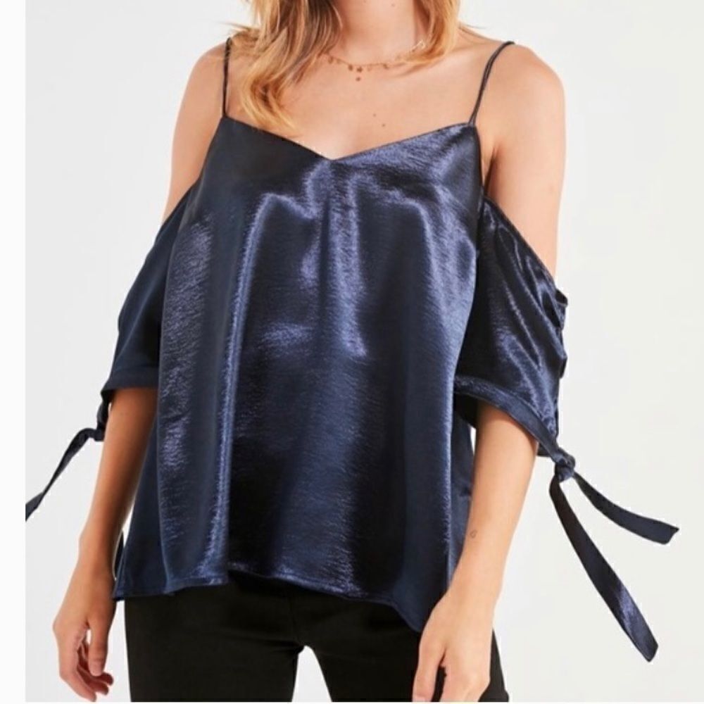 NWT Silence + Noise Shiny Navy Blue Cold-Shoulder Tie Top Size: Small